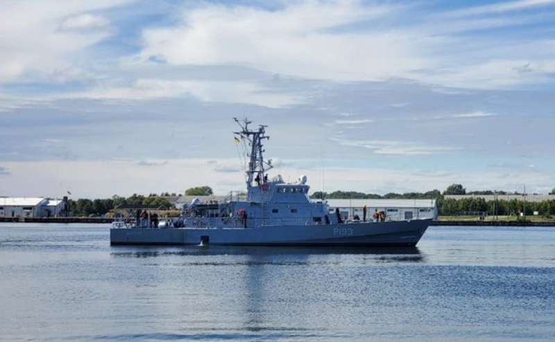 В Черном море начали операцию по спасению корабля ВМС Украины