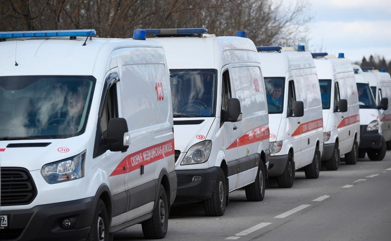 В депздраве объяснили очереди из скорых у больниц в Москве