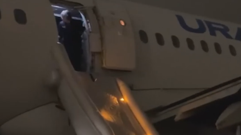 В Домодедово эвакуировали самолет из-за загоревшегося пауэрбанка