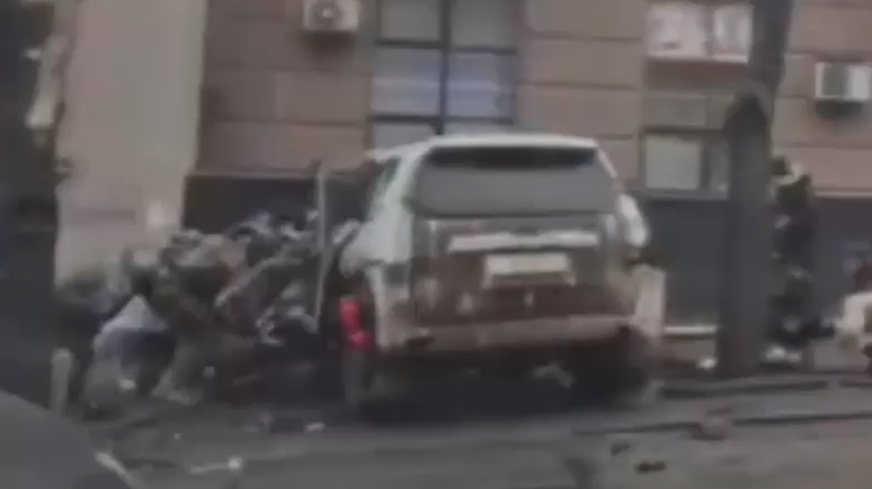 В Донецке взорвался внедорожник