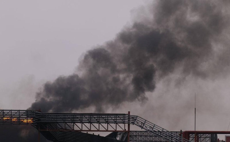 В Энгельсе площадь пожара после атаки дронов сократилась на 80%