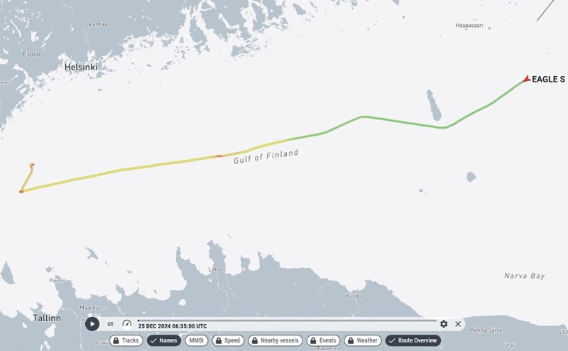 В Финляндии задержали нефтяной танкер по подозрению в повреждении