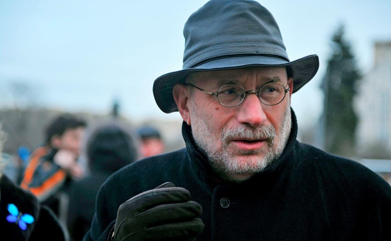 В финразведке объяснили включение Акунина в список экстремистов