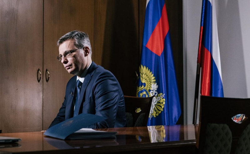 В финразведке объяснили включение Акунина в список экстремистов