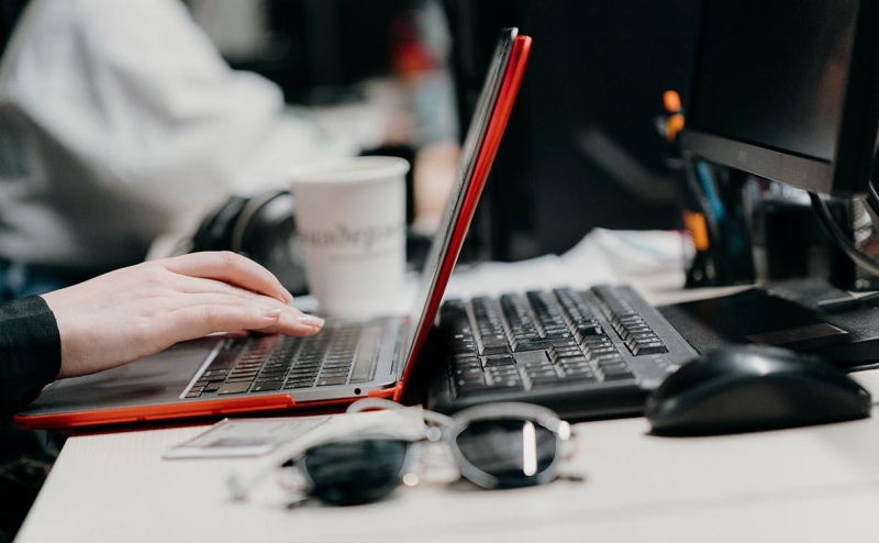 В Госдуме предложили обязать частные компании заменить иностранный