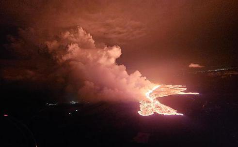 В Исландии началась эвакуация из-за извержения вулкана