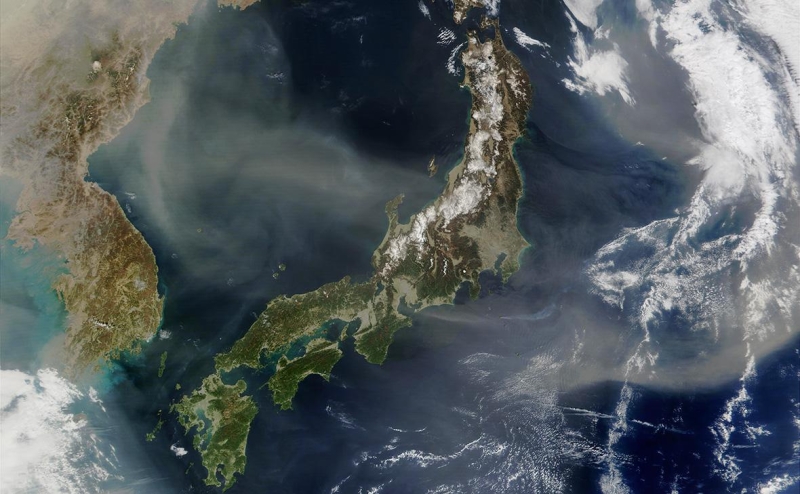 В Японии объявили угрозу цунами после землетрясения