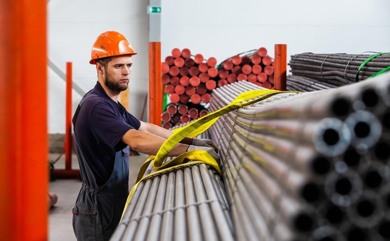 В каких отраслях в России больше всего сотрудников. Инфографика