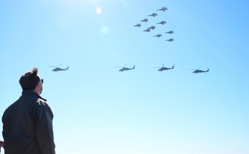 В Калифорнии над автомагистралью разорвался снаряд