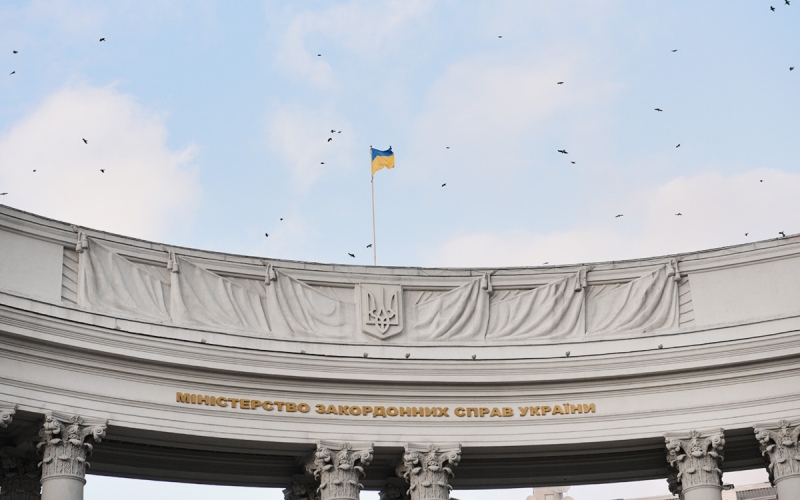 В Киеве пообещали ответить на задержание консула в Петербурге