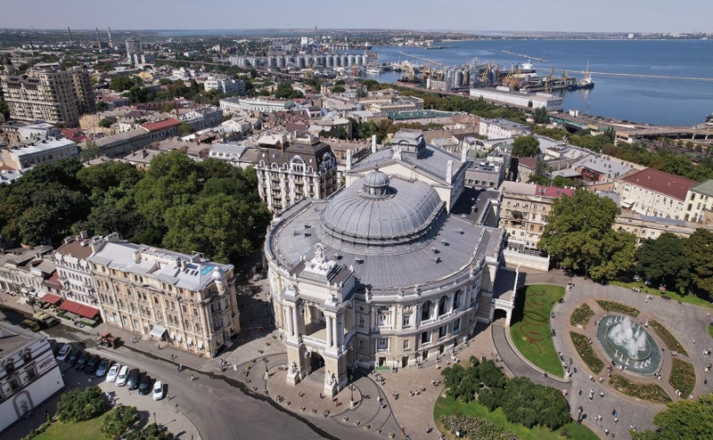 В Киеве взорвался автомобиль, окрашенный под военный