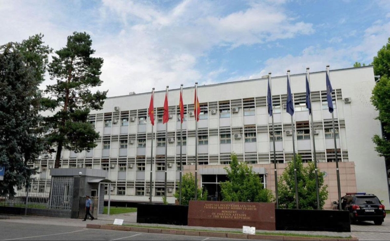 В Киргизии часть банков перестала принимать деньги из России