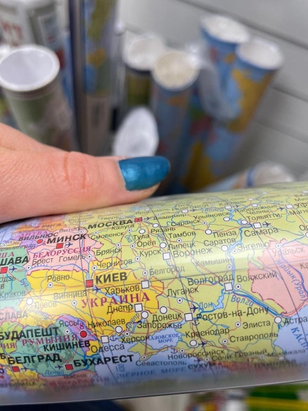 В книжных магазинах появились карты России с новыми регионами