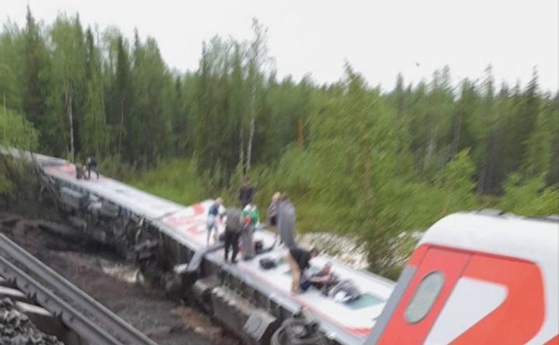 В Коми сошел с рельсов пассажирский поезд