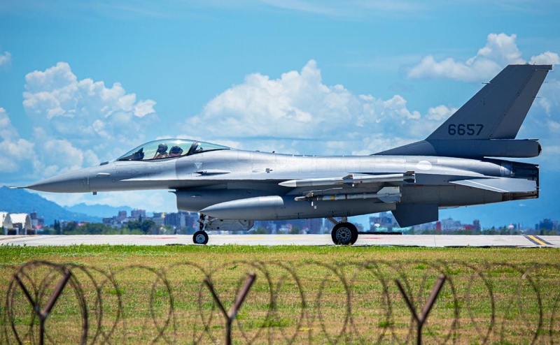 В конгрессе США попросили Байдена разрешить поставку F-16 на Украину