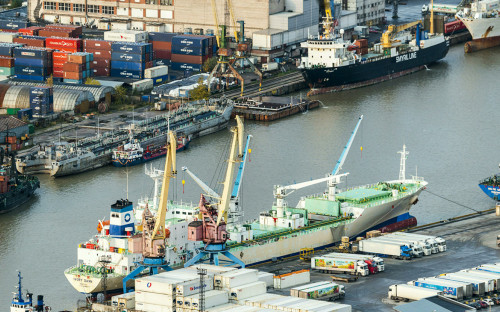 В Ленобласти заявили о готовности Усть-Луги взять грузы порта Петербур