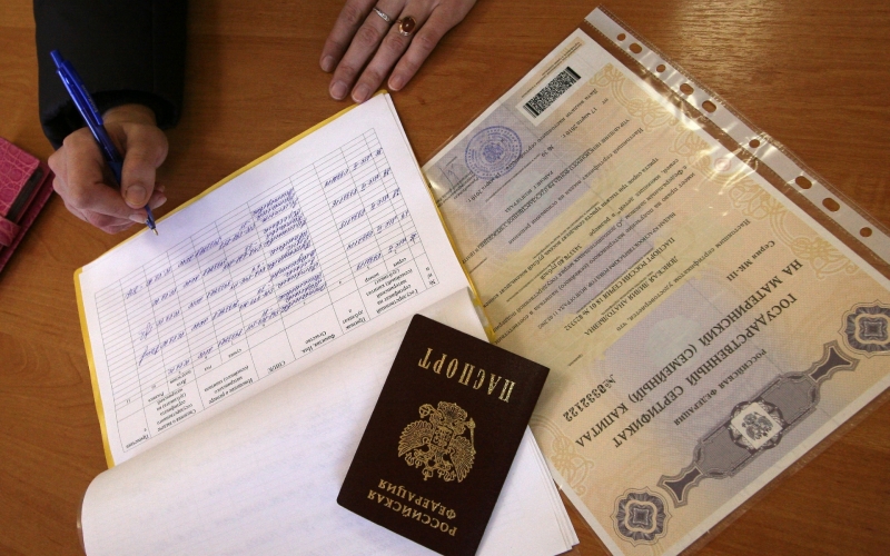 В Минтруде пообещали маткапитал отцам детей от суррогатных матерей