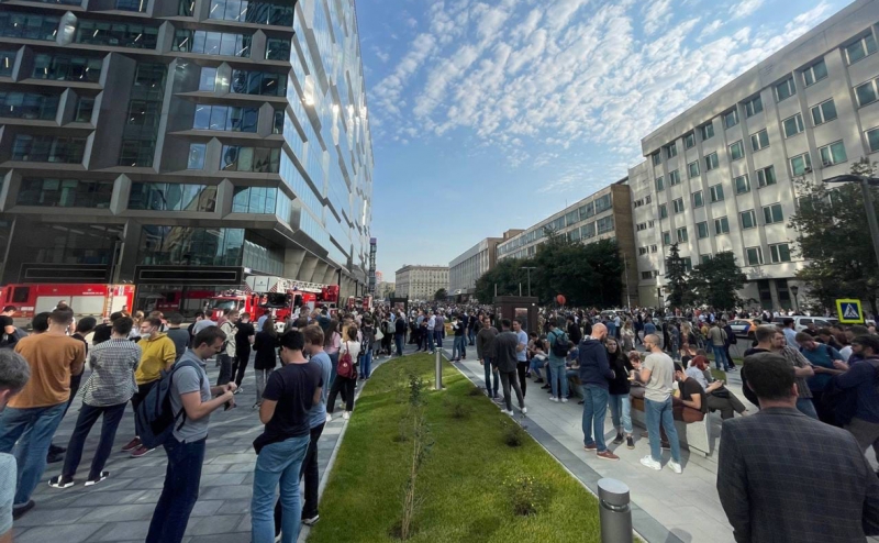 В Москве более 9 тыс. человек эвакуировали из-за пожара в бизнес-центре