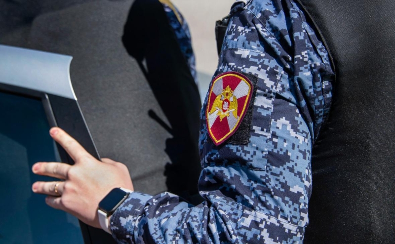 В Москве неизвестный выстрелил в двух сотрудников Росгвардии