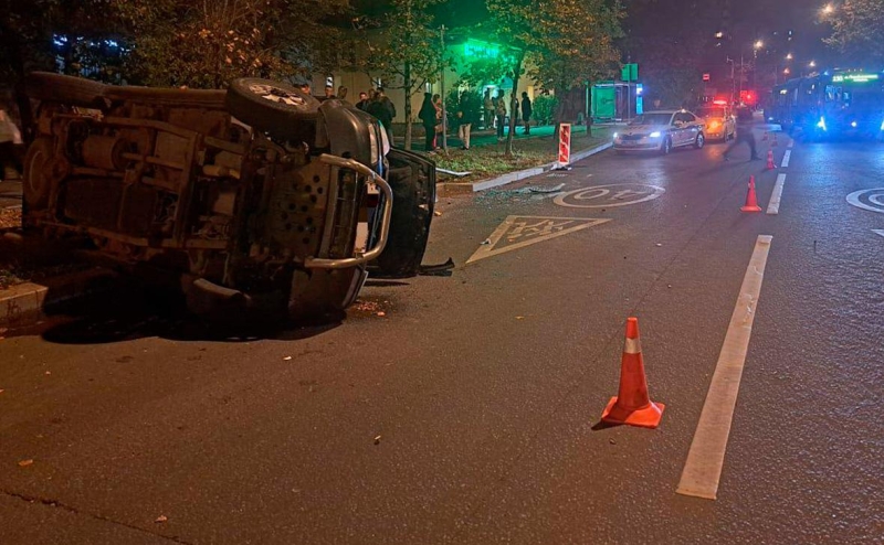 В Москве опрокинулся автомобиль с 14-летним за рулем