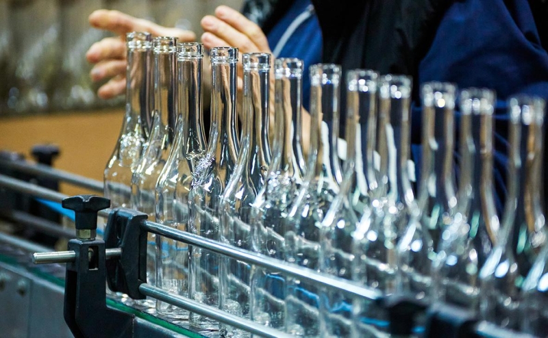 В Москве возникли проблемы с оплатой алкоголя и сигарет картой