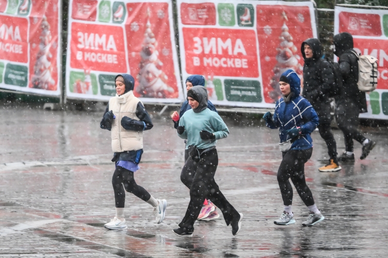 В Москве выпал первый снег. Фоторепортаж