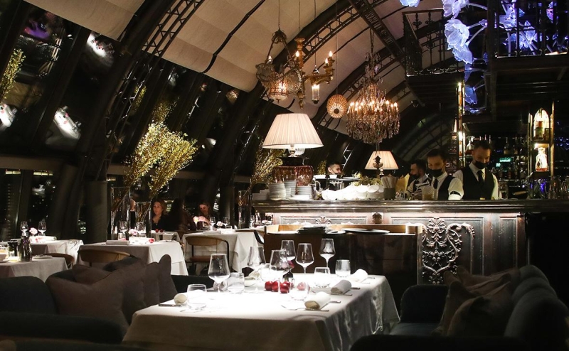 В Москве вырос спрос на празднование Нового года в ресторанах