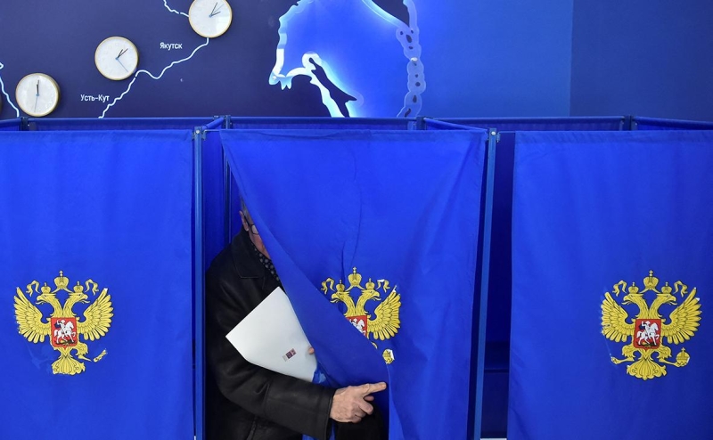 В Москве завели дело на девушку, вылившую зеленку в урну для