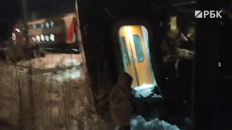 В Мурманской области двухэтажный пассажирский поезд столкнулся с