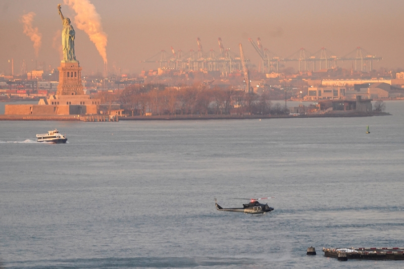 В наручниках и тюремной футболке: первый суд над Мадуро. Фоторепортаж
