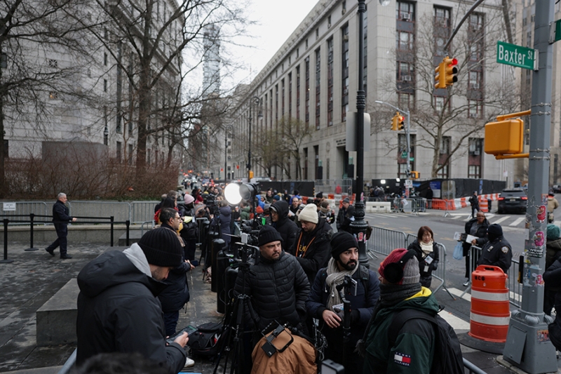 В наручниках и тюремной футболке: первый суд над Мадуро. Фоторепортаж