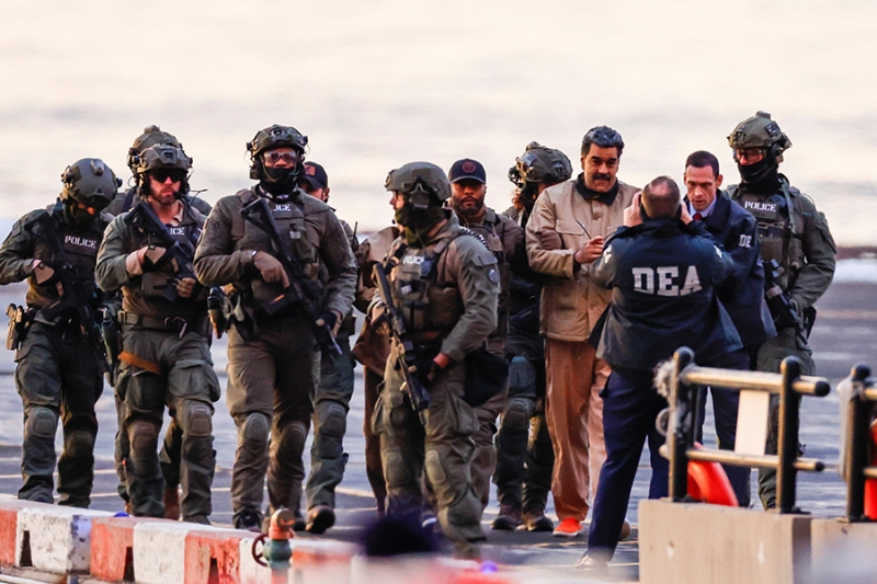 В наручниках и тюремной футболке: первый суд над Мадуро. Фоторепортаж