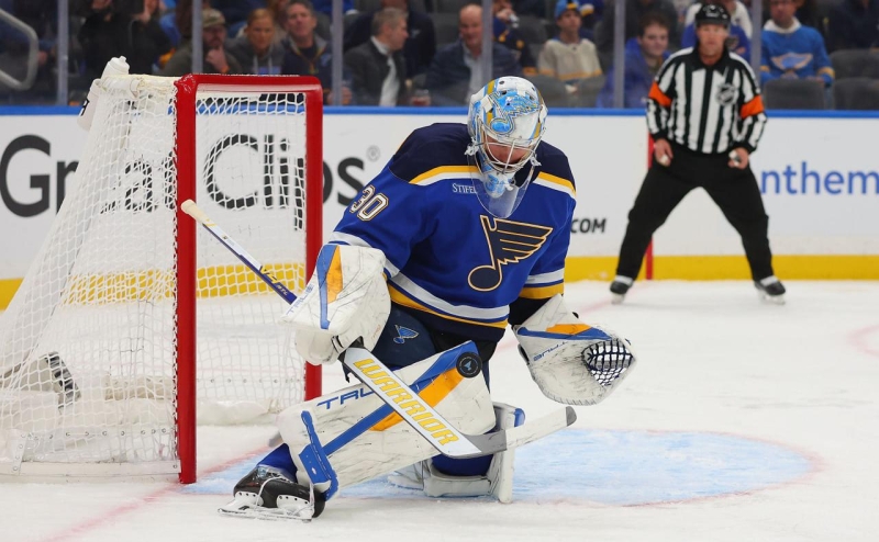 В НХЛ вратарь спрятался за скамейкой запасных