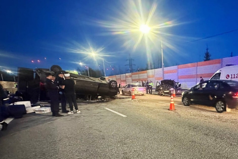 В Ногинске при столкновении микроавтобуса с легковушками погиб ребенок