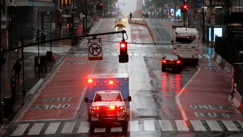 В Окленде участники вечеринки остановили &laquo;скорую&raquo;, которая ехала к умирающим