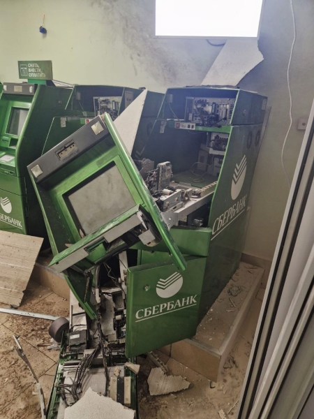 В отделении Сбербанка в Петербурге взорвали банкомат