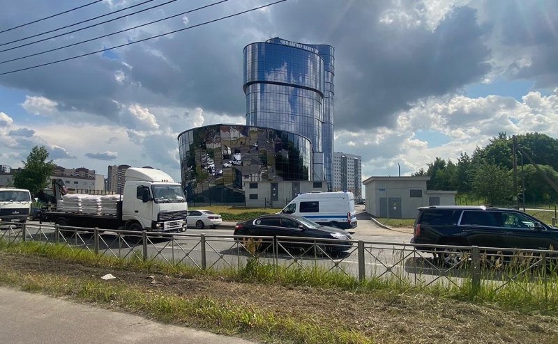 В Петербурге нашли «Газель» и автобусы с наличными деньгами ЧВК