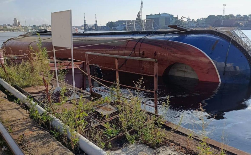 В Петербурге завели дело после затопления строящегося морского буксира
