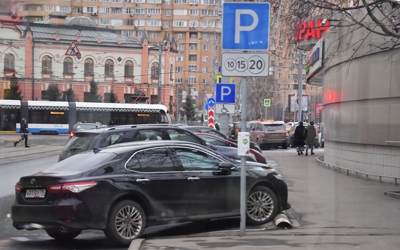 В Подмосковье впервые появились платные парковки
