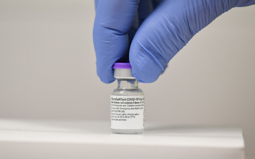 В Роспотребнадзоре оценили сроки создания вакцины от мутаций коронавир