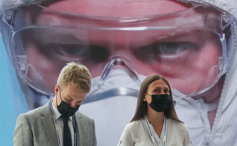 В России четвертый день подряд зафиксировали рекорд смертности от COVI