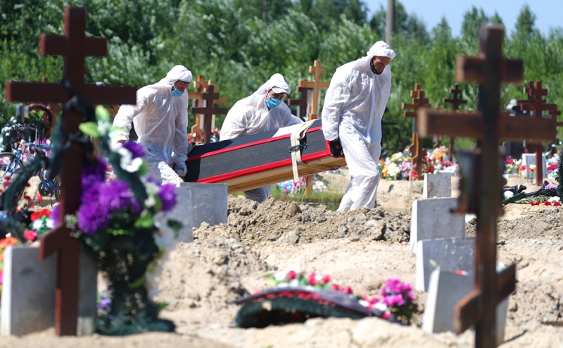 В России четвертый день подряд зафиксировали рекорд смертности от COVI