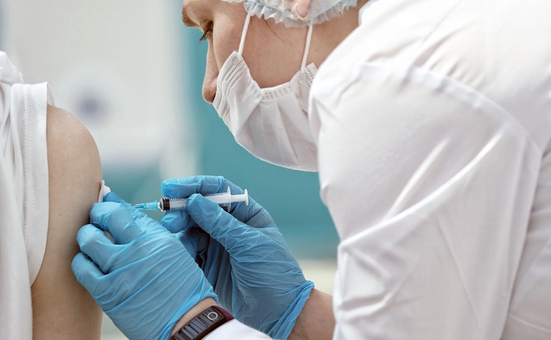 В России растет заболеваемость COVID. Что рекомендуют врачи