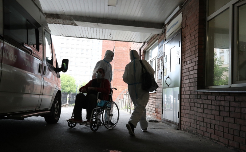 В России впервые с января выявили более 25 тыс. случаев COVID-19