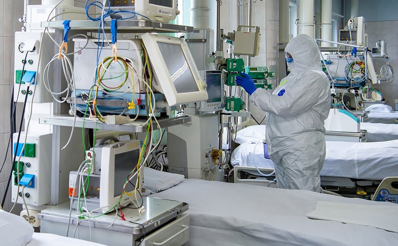 В России за сутки от COVID умерло рекордное число больных