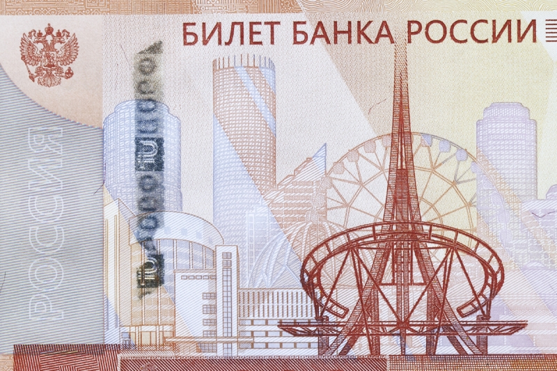 В РПЦ оценили решение изменить дизайн купюры в ₽1000 с храмом без