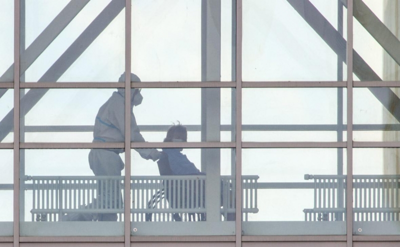 В Санкт-Петербурге и на Алтае рекомендовали вернуться к масочному режиму