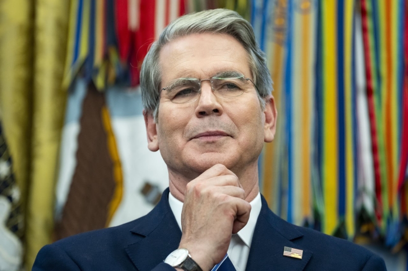 В Сербии протестующие подожгли здание администрации в Валево