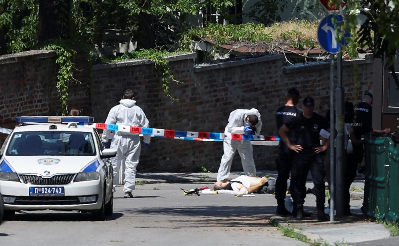 В Сербии у посольства Израиля полицейского ранили из арбалета