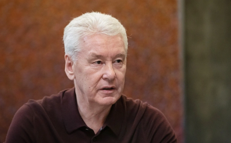 В Словакии пассажирский поезд протаранил автобус и загорелся